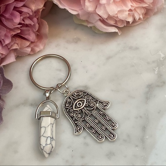 Natural Howlite Quartz Stone Hamsa Hand Keychain - Picture 3 of 12